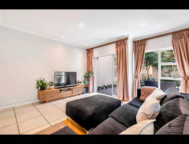 3 BEDROOM TOWNHOUSE FOR SALE IN CRAIGHALL PARK